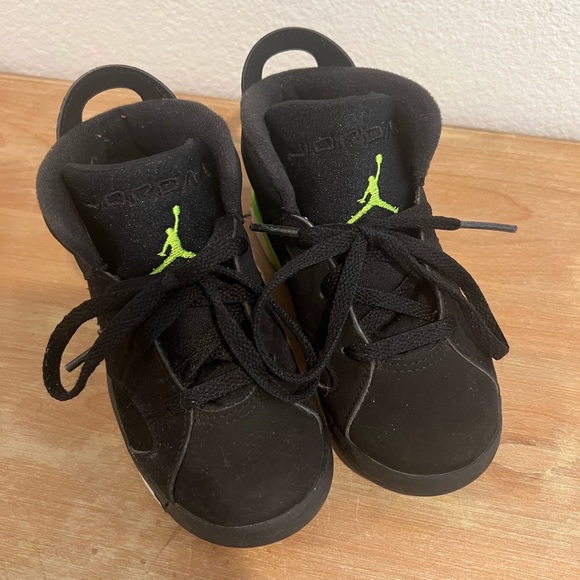 JORDAN RETRO 
"Electric Green" - Picture 1 of 10
